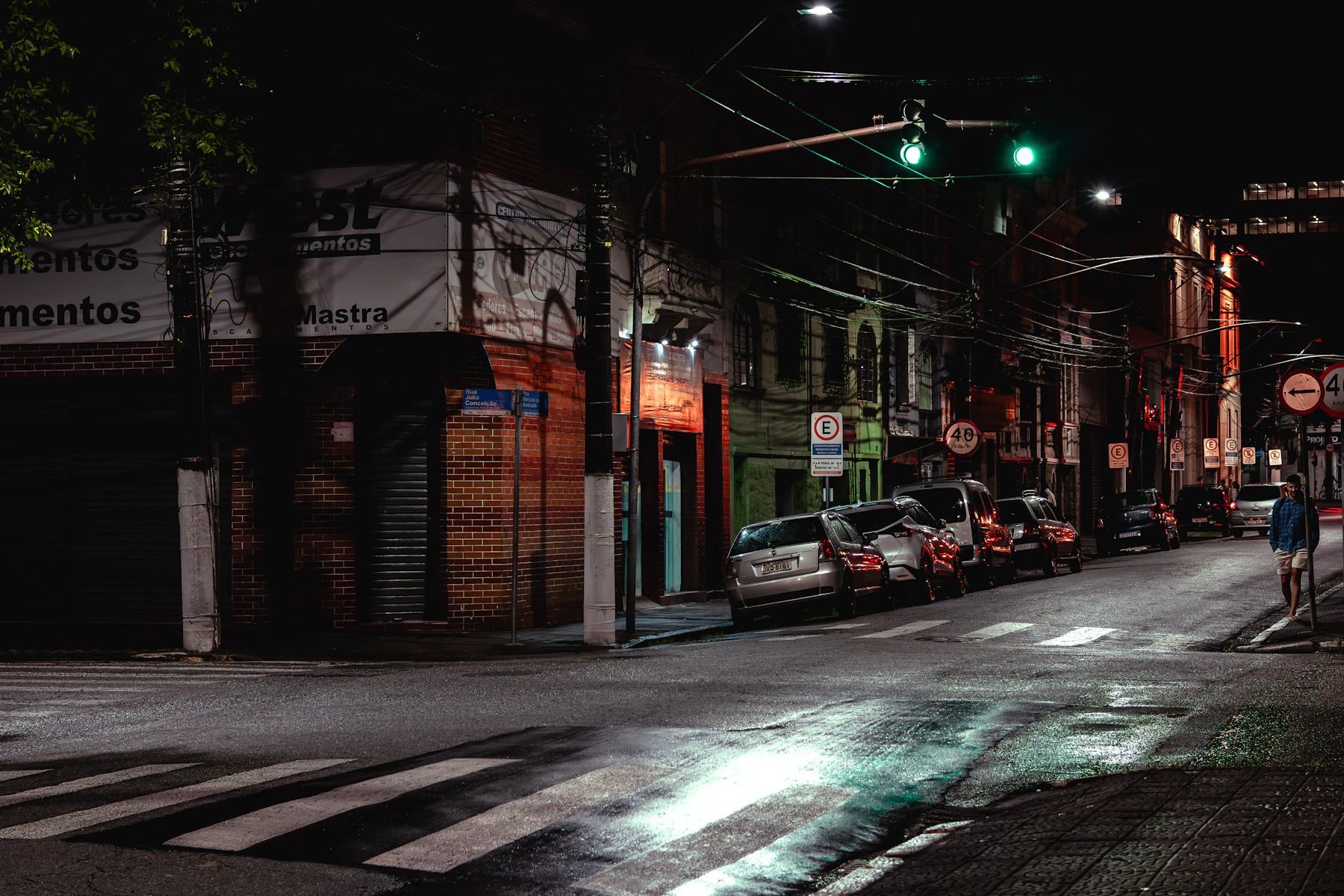 Road into Los Santos at night